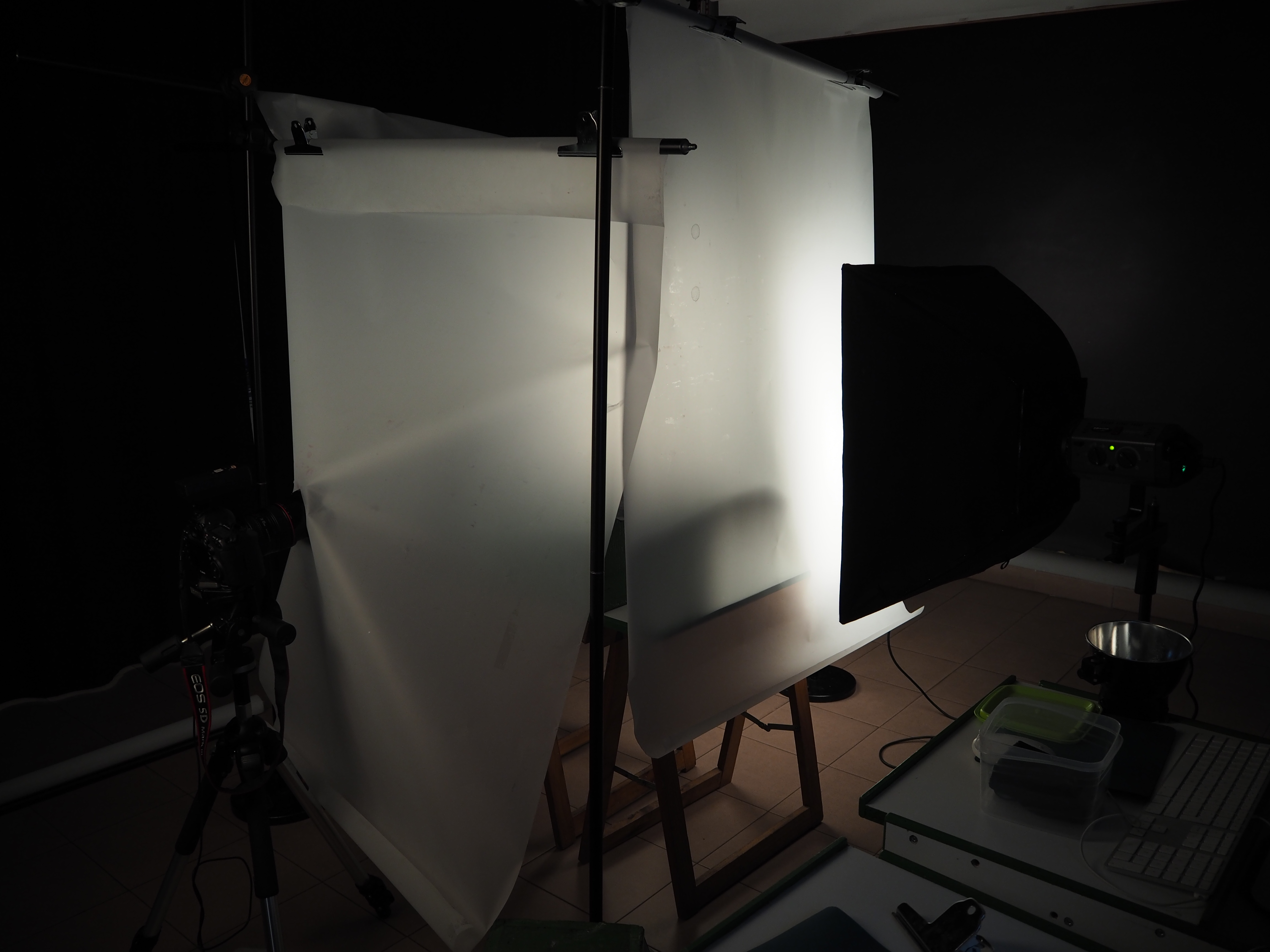 Detalle de lata Red Bull fotografía de producto